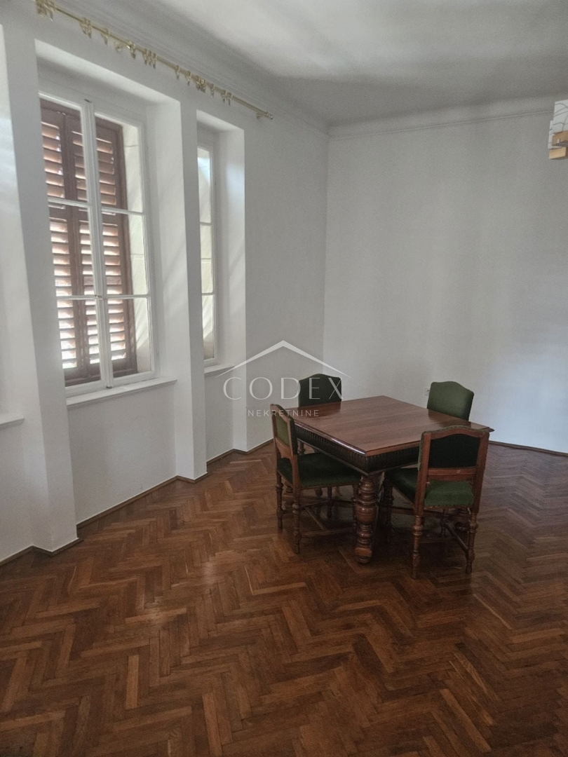 Pećine - vrhunski stan z razgledom na morje