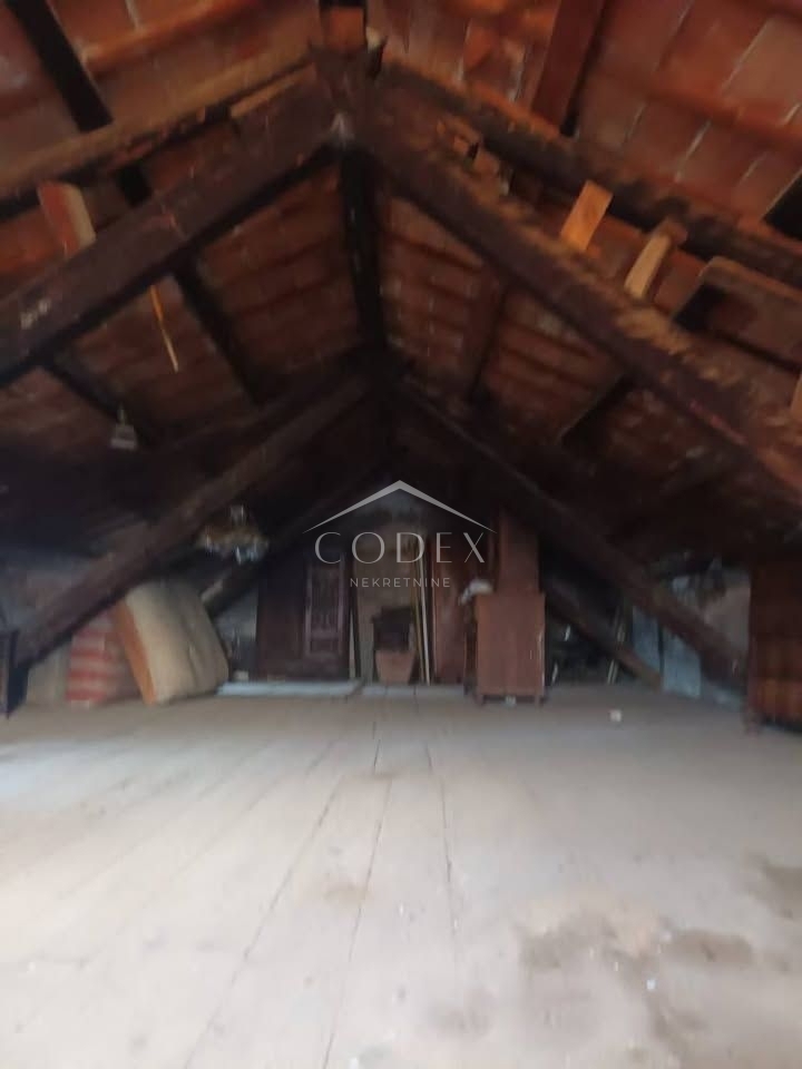 Sveti Lovreč - prodaja kamnitih istrskih starin