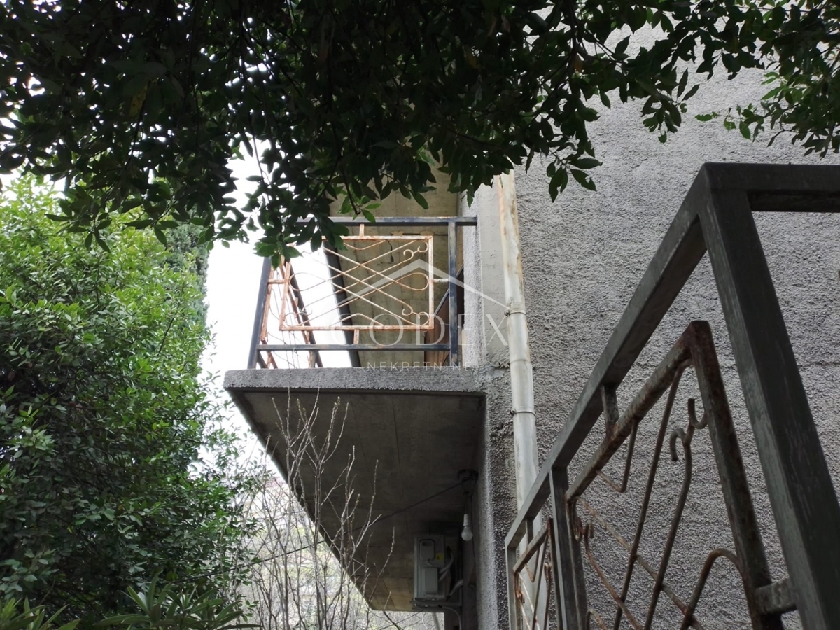 Svilno - Stanovanje za Adaptacijo v Bližini Kompleksa JGL