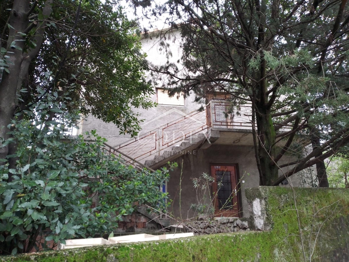 Svilno - Stanovanje za Adaptacijo v Bližini Kompleksa JGL