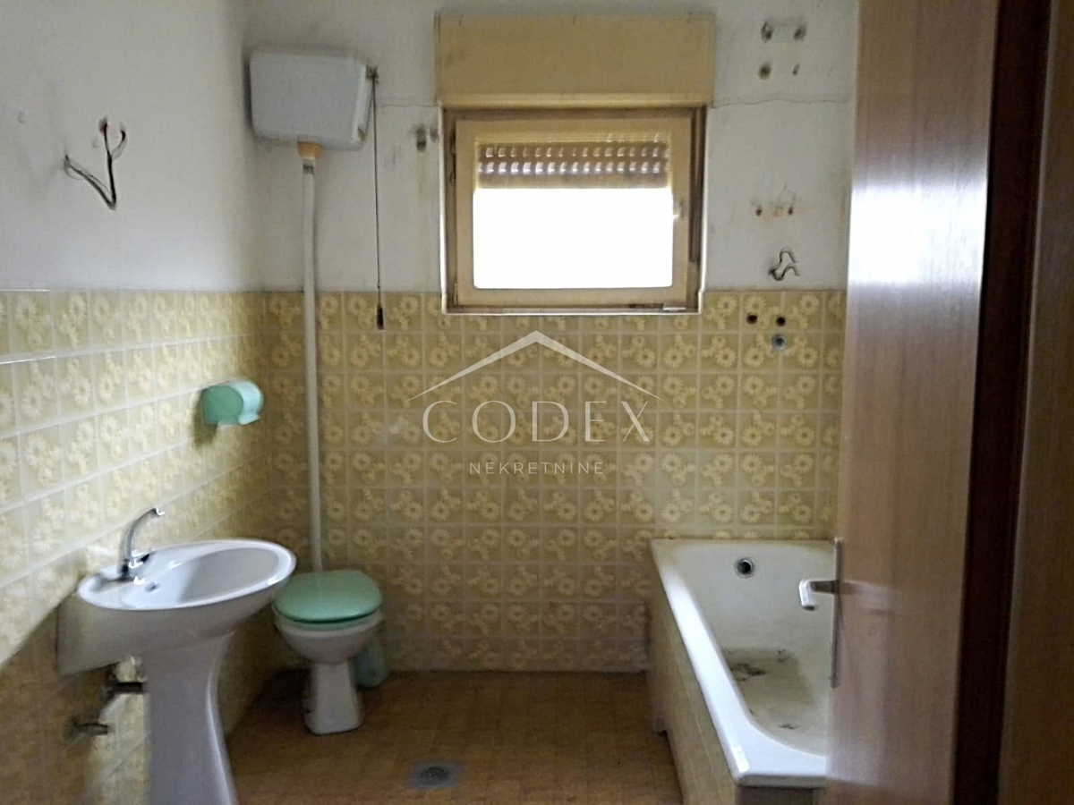 Svilno - Stanovanje za Adaptacijo v Bližini Kompleksa JGL