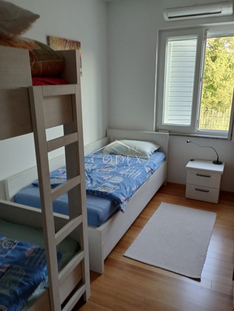 Dobrinj/Šilo - prodaja stanovanja z ložo in vrtom
