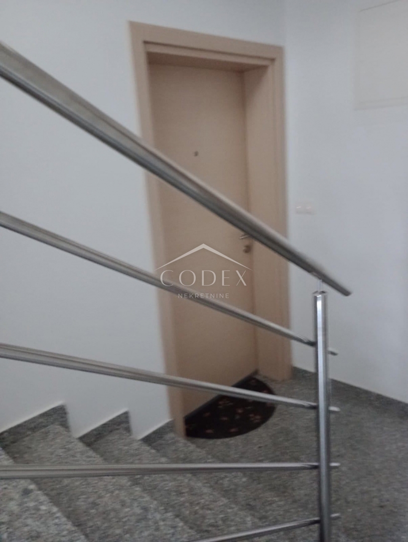 Dobrinj/Šilo - prodaja stanovanja z ložo in vrtom