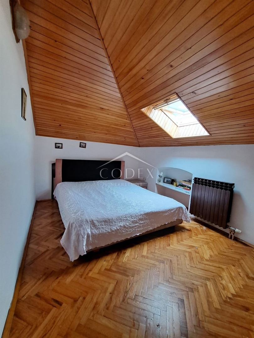 Novi Vinodolski - prodaja hiše s poslovnim gostinskim prostorom
