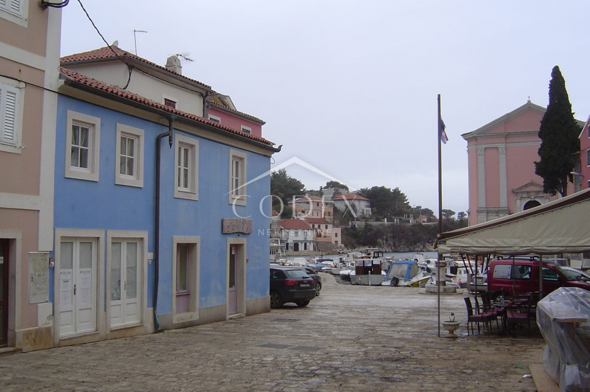 Veli Lošinj – stanovanje v samem središču ob morju