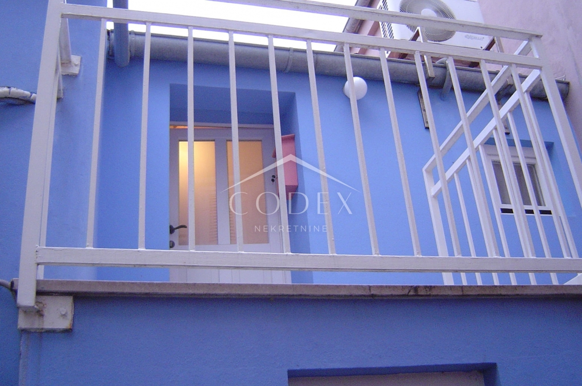 Veli Lošinj – stanovanje v samem središču ob morju