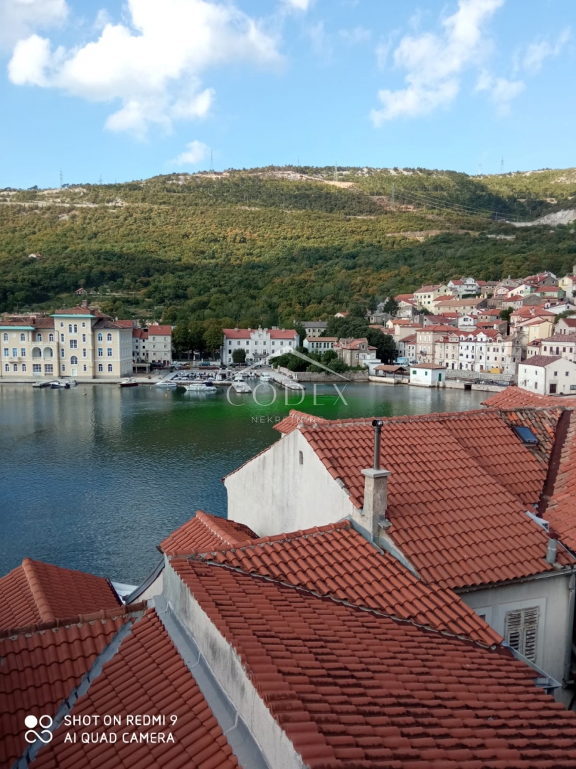 Ekskluzivno! Bakar – prodaja popolne majhne hiše ob morju