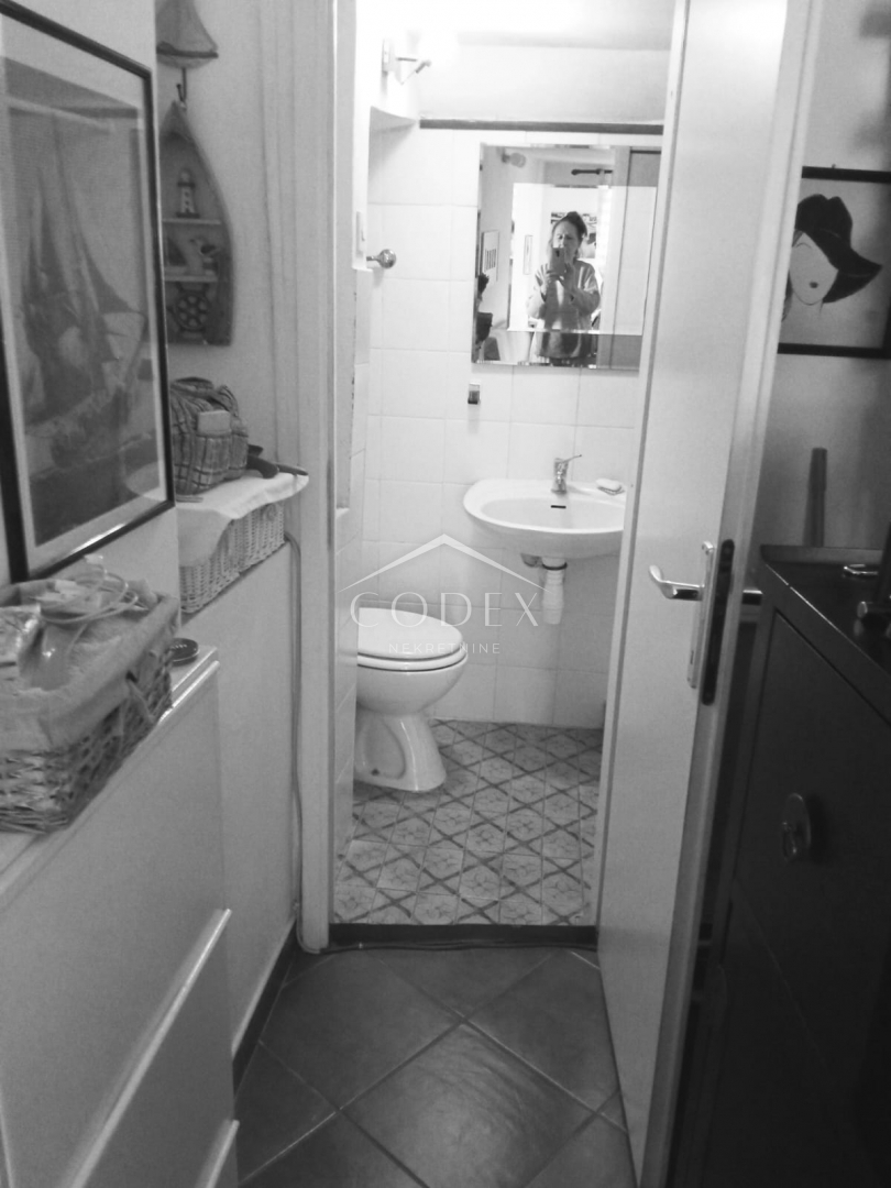 Ekskluzivno! Bakar – prodaja popolne majhne hiše ob morju