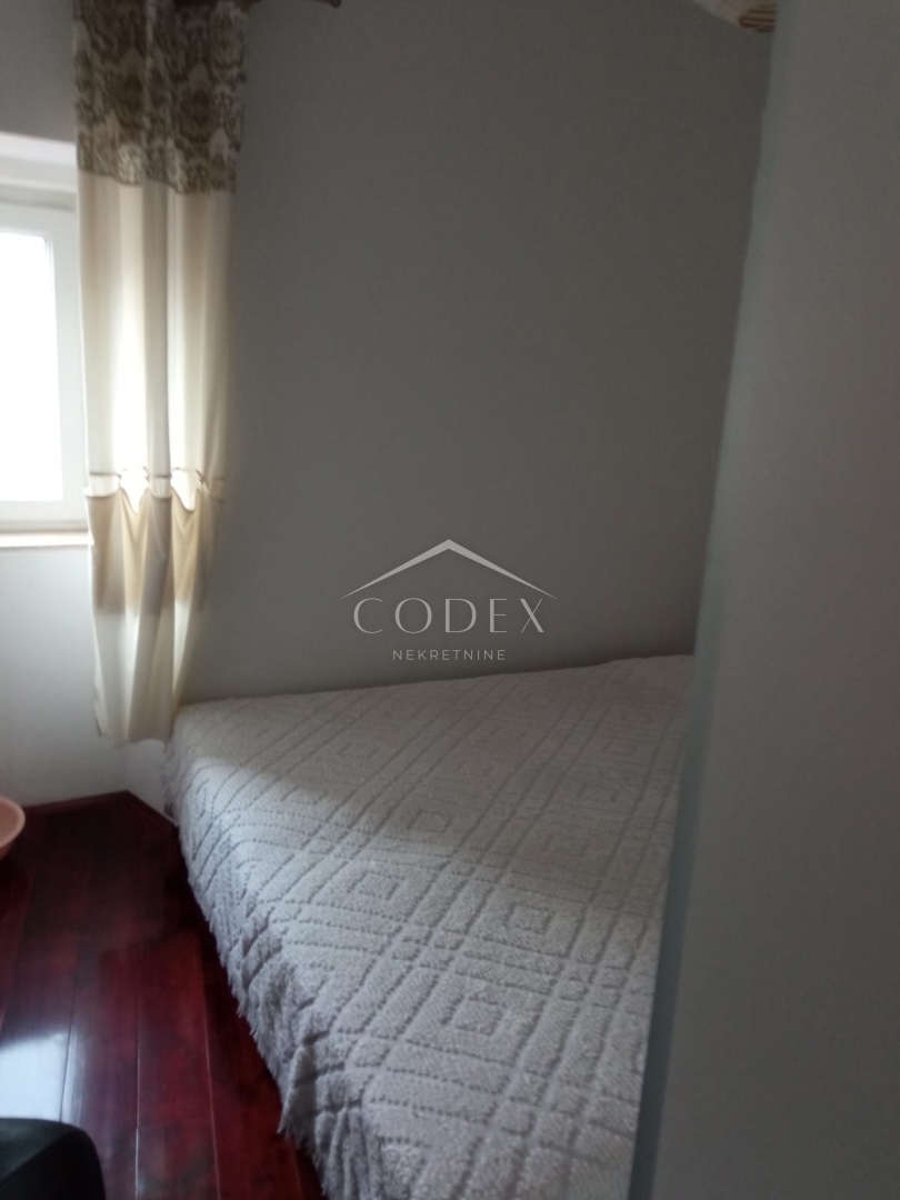 Ekskluzivno! Bakar – prodaja popolne majhne hiše ob morju