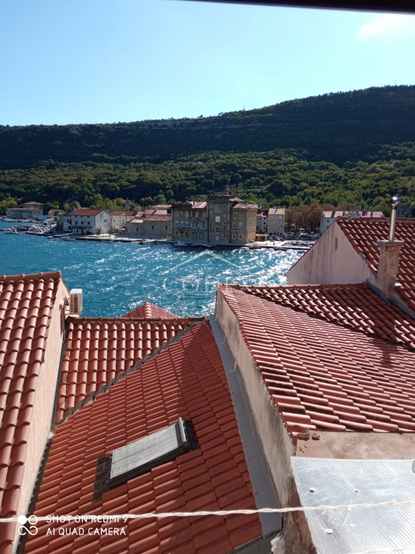 Ekskluzivno! Bakar – prodaja popolne majhne hiše ob morju