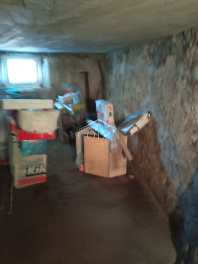 Ekskluzivno! Bakar – prodaja popolne majhne hiše ob morju