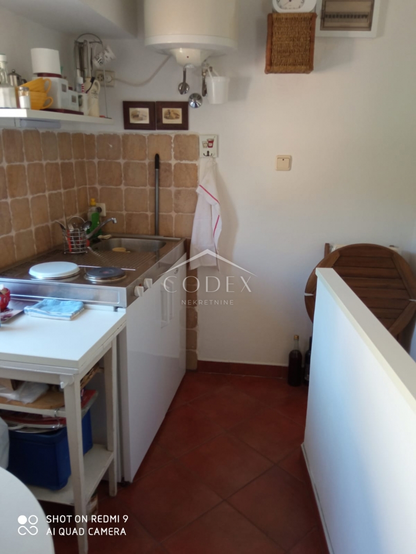 Ekskluzivno! Bakar – prodaja popolne majhne hiše ob morju