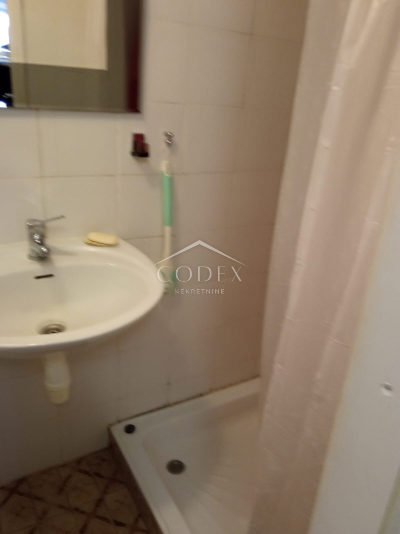 Ekskluzivno! Bakar – prodaja popolne majhne hiše ob morju