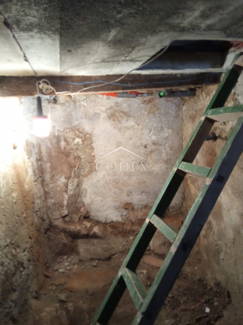 Ekskluzivno! Bakar – prodaja popolne majhne hiše ob morju