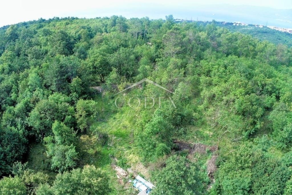 Drenova – Zazidljivo zemljišče naprodaj za gradnjo 16 stanovanj