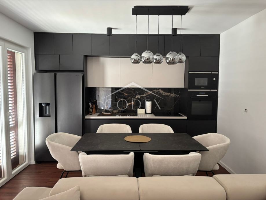 Rab, Palit - prodaja trosobnega stanovanja