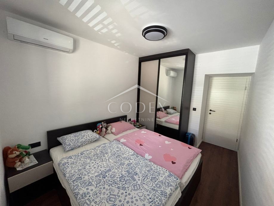 Rab, Palit - prodaja trosobnega stanovanja