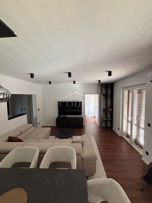 Rab, Palit - prodaja trosobnega stanovanja