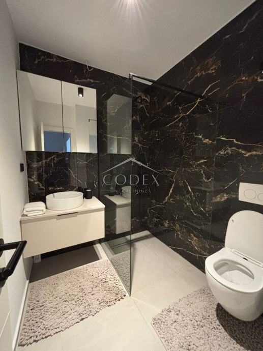 Rab, Palit - prodaja trosobnega stanovanja