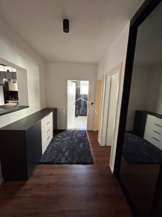 Rab, Palit - prodaja trosobnega stanovanja