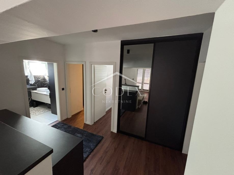 Rab, Palit - prodaja trosobnega stanovanja