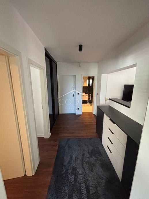 Rab, Palit - prodaja trosobnega stanovanja