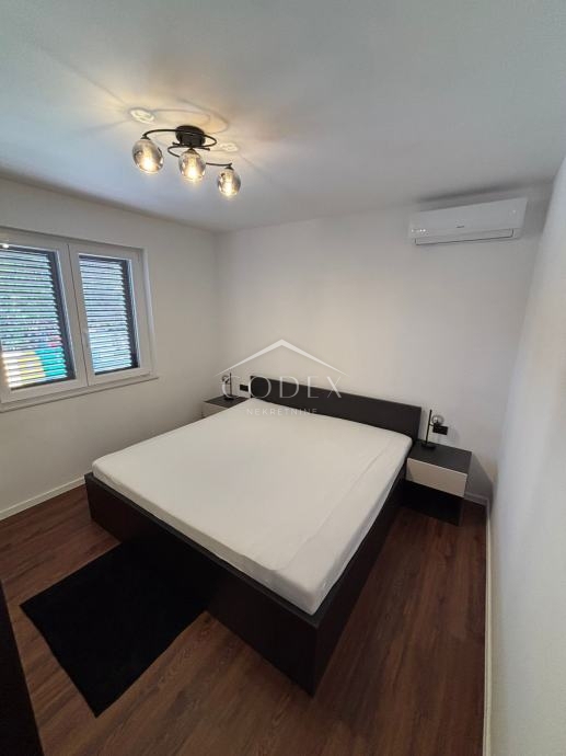 Rab, Palit - prodaja trosobnega stanovanja