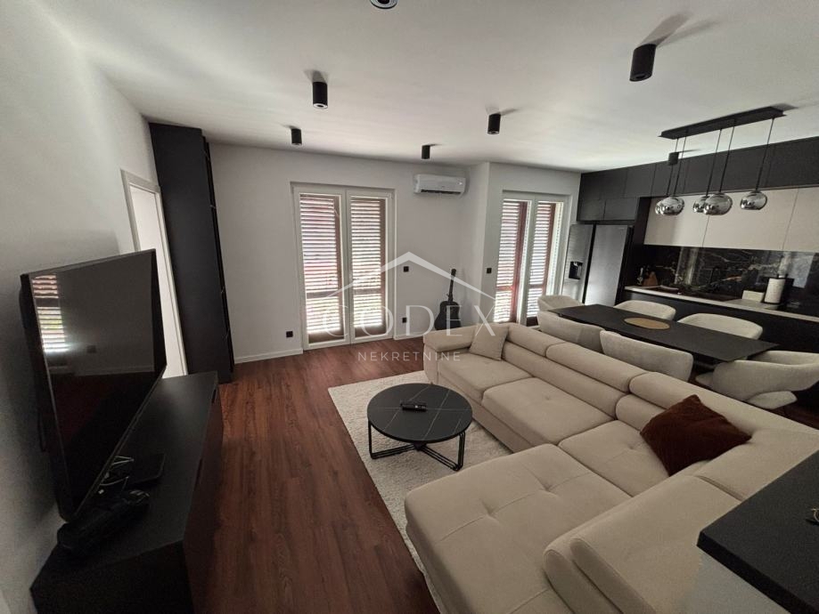 Rab, Palit - prodaja trosobnega stanovanja