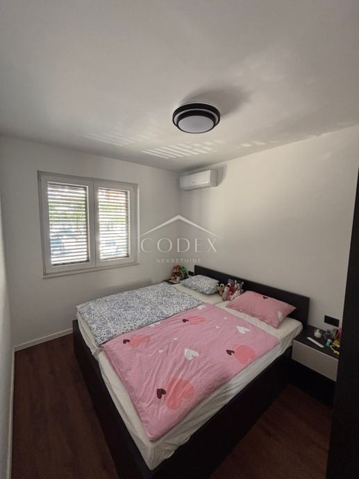 Rab, Palit - prodaja trosobnega stanovanja