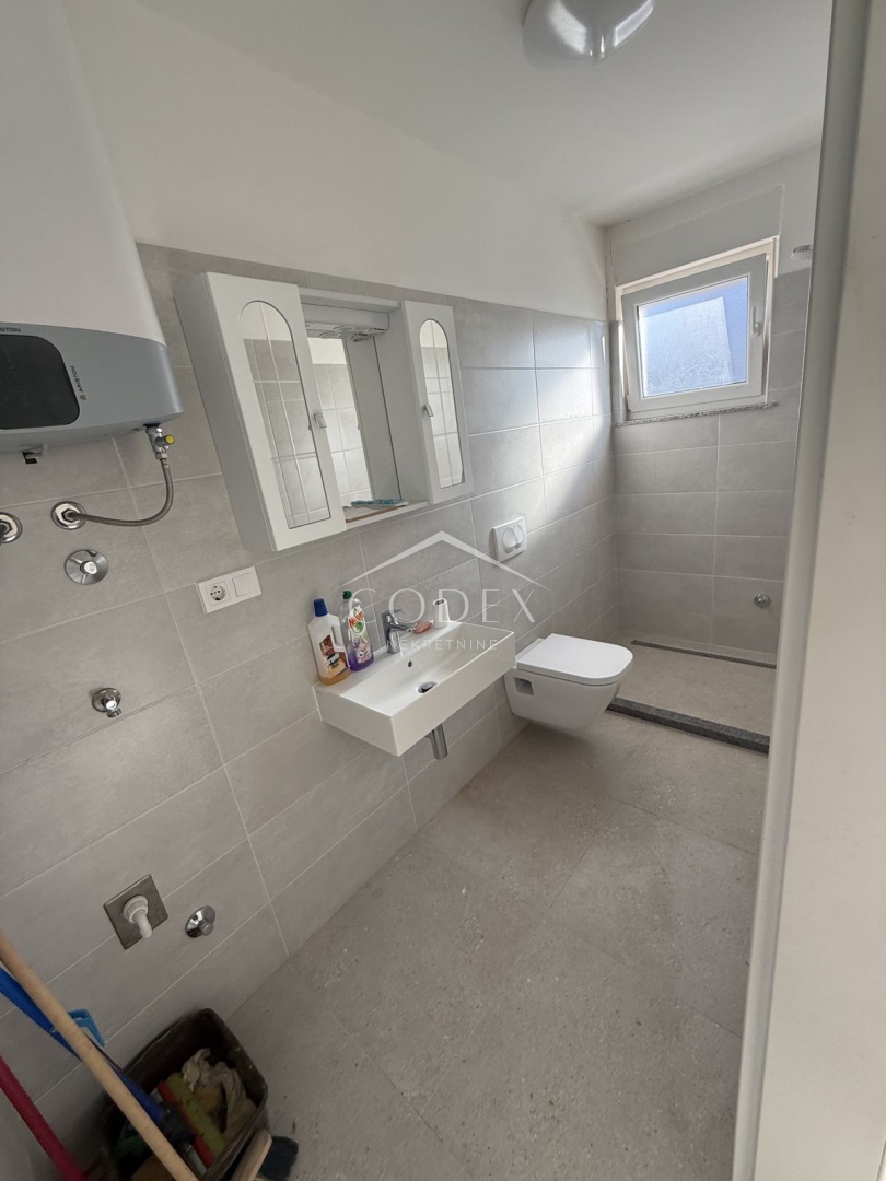 Malinska – prodaja enosobnega stanovanja s teraso blizu morja