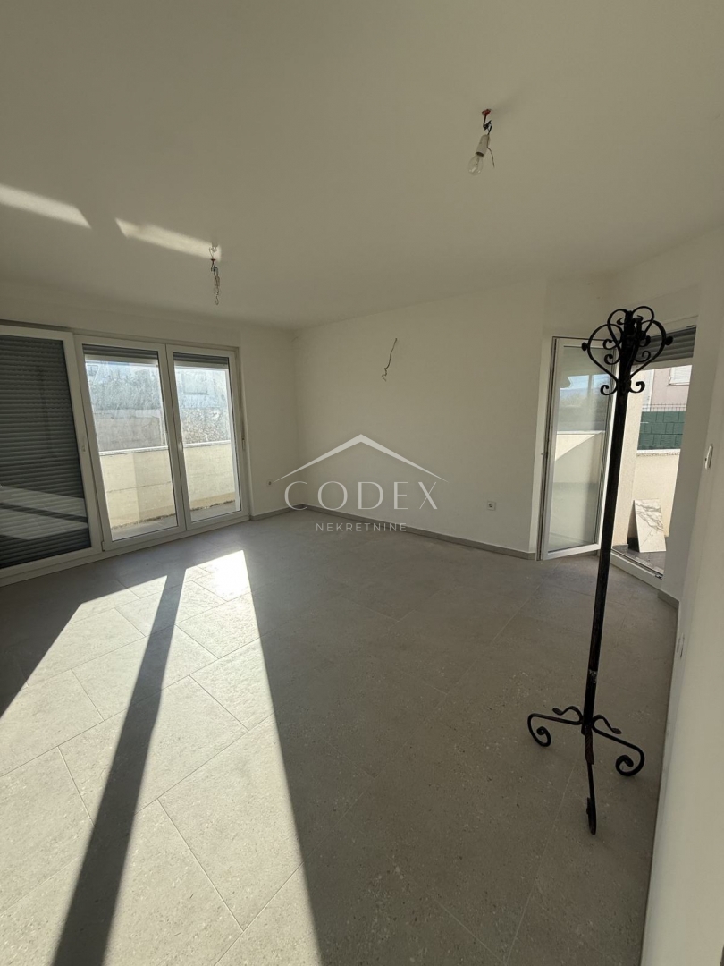 Malinska – prodaja enosobnega stanovanja s teraso blizu morja