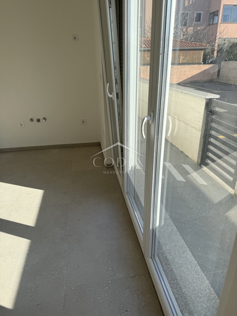 Malinska – prodaja enosobnega stanovanja s teraso blizu morja