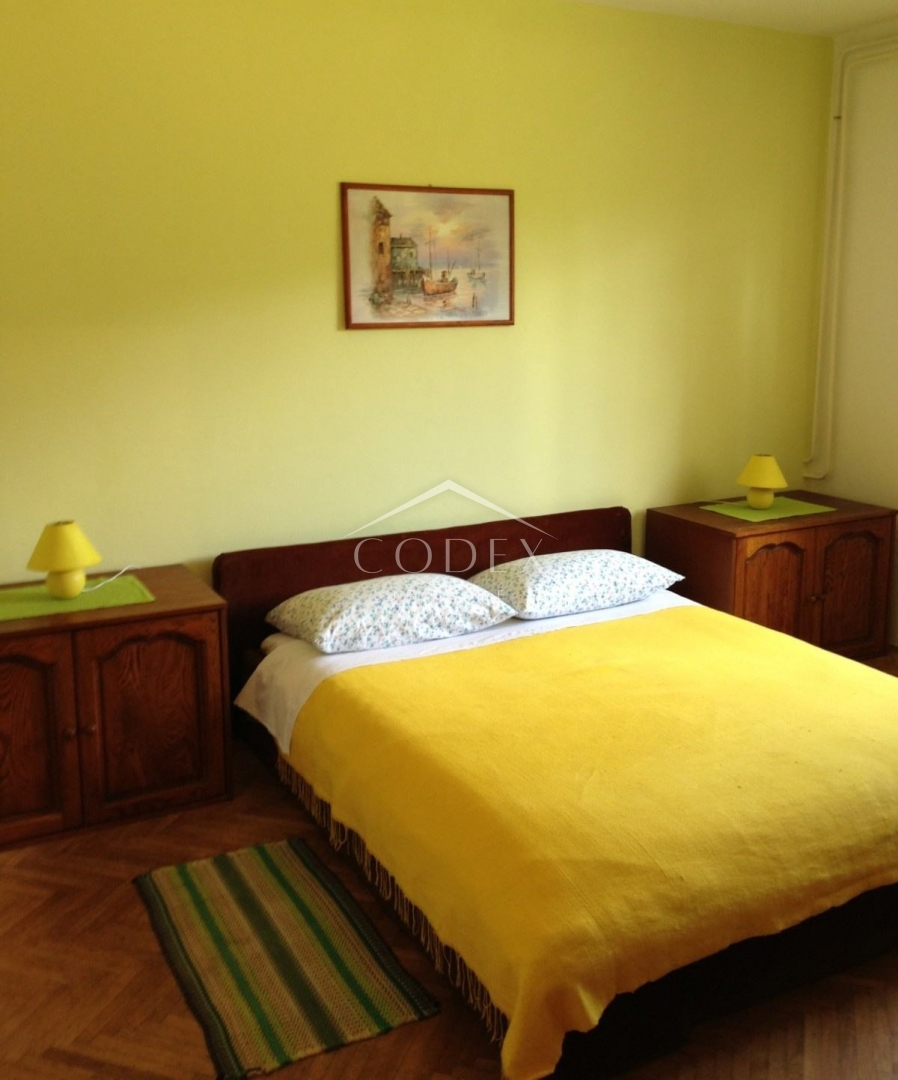 Poreč – Prodaja družinske hiše z 2 apartmajema in velikim vrtom