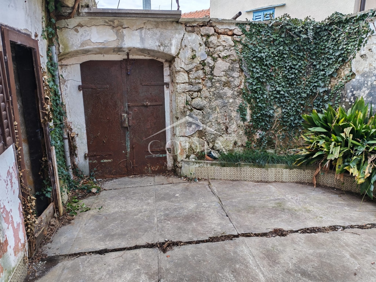 Avtentična starina s pogledom na morje in atrijem – Bribir