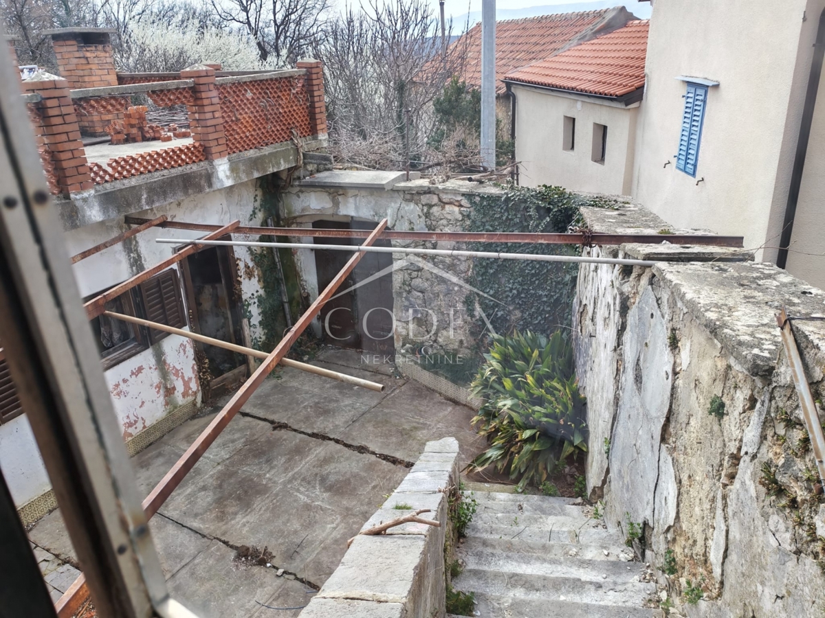 Avtentična starina s pogledom na morje in atrijem – Bribir