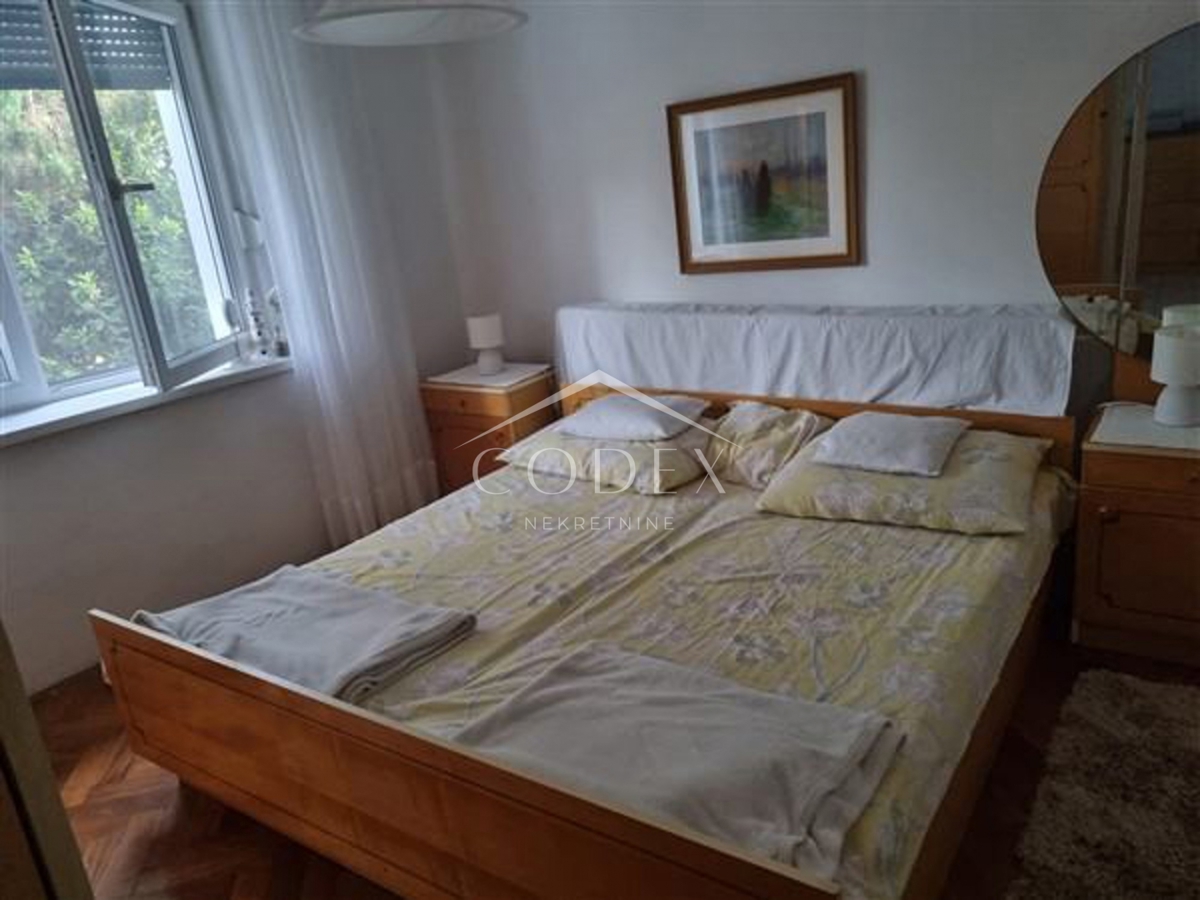 Umag – prodaja prostornega stanovanja s teraso in dvoriščem