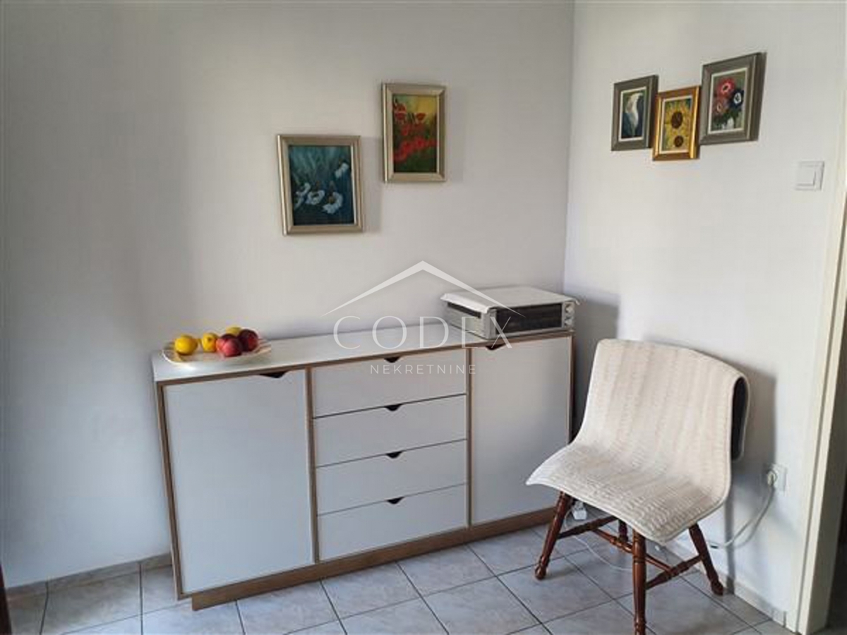 Umag – prodaja prostornega stanovanja s teraso in dvoriščem