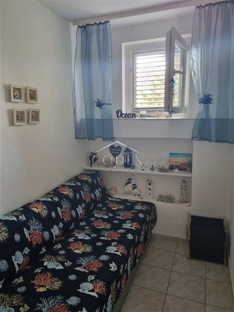 Umag – prodaja prostornega stanovanja s teraso in dvoriščem