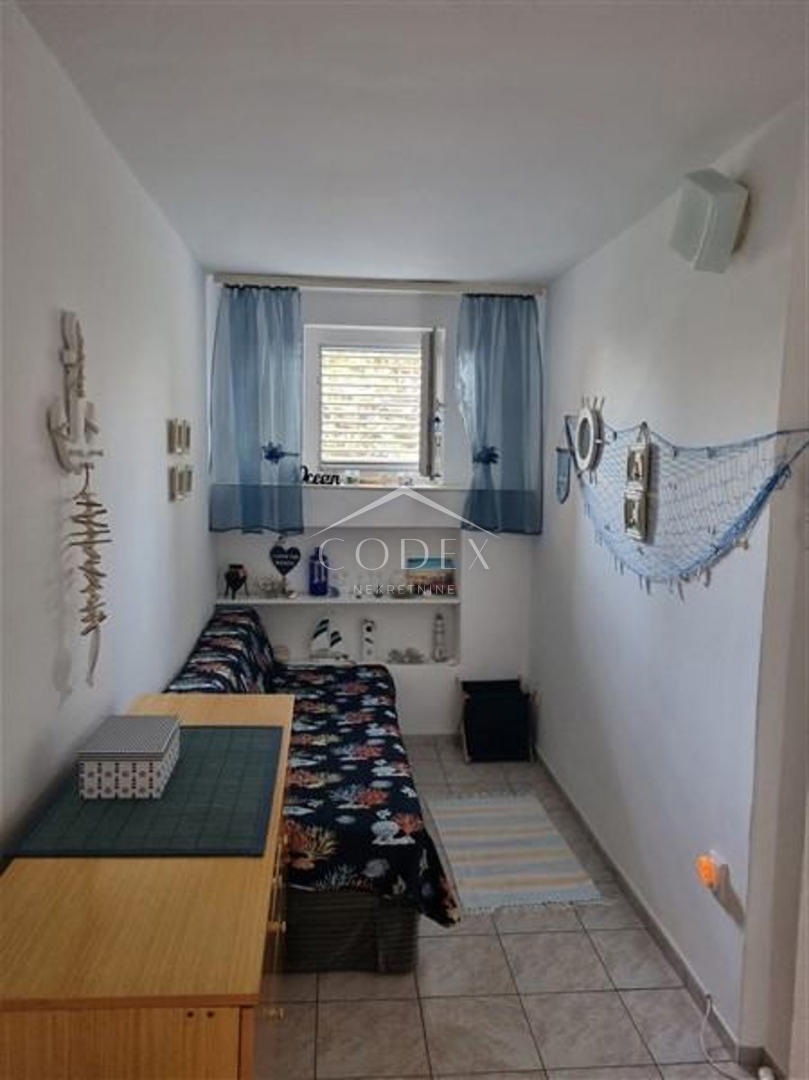 Umag – prodaja prostornega stanovanja s teraso in dvoriščem