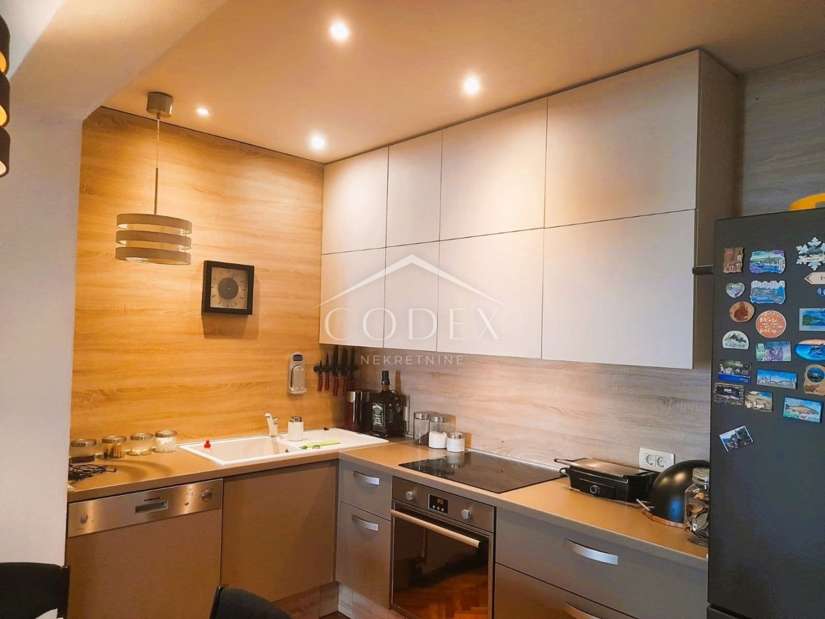Opatija - prodaja na novo adaptiranega apartmaja s pogledom na morje