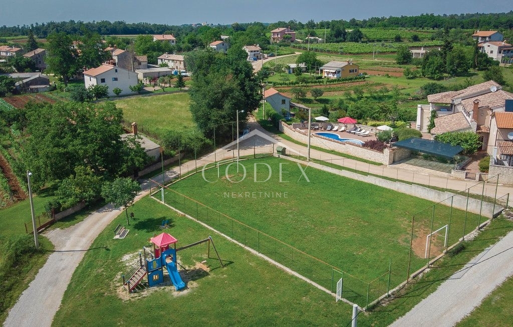 Višnjan - kamnita vila polna udobja