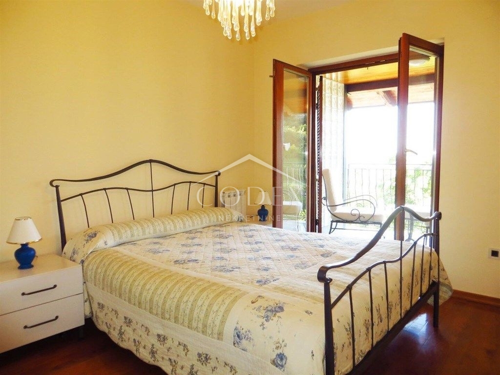 Ičići - prodaja čudovitega dvoetažnega apartmaja s pogledom na morje