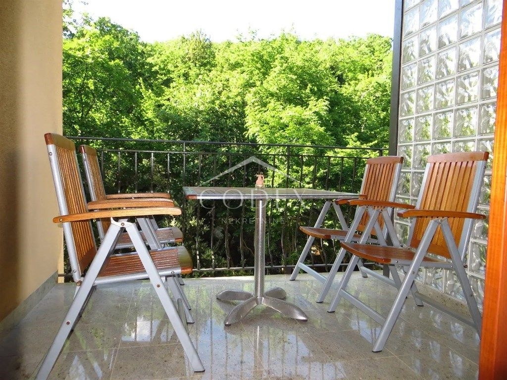 Ičići - prodaja čudovitega dvoetažnega apartmaja s pogledom na morje
