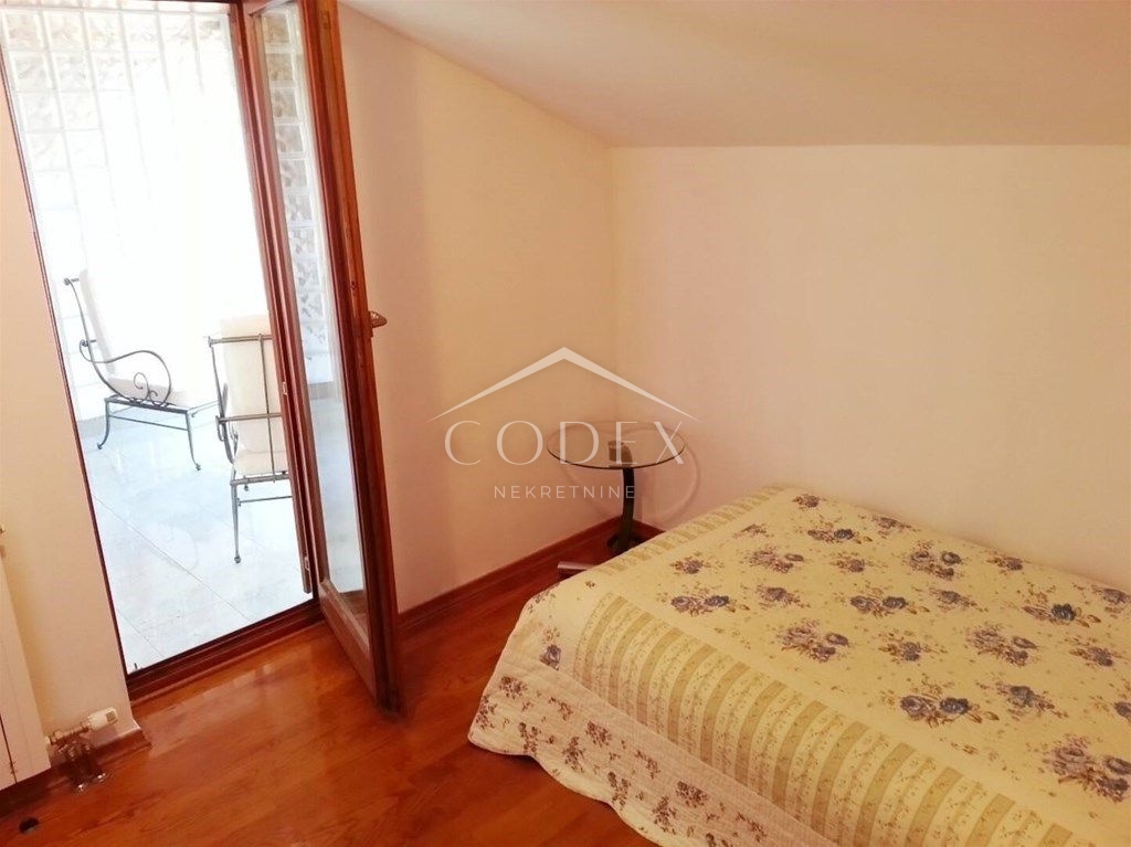 Ičići - prodaja čudovitega dvoetažnega apartmaja s pogledom na morje