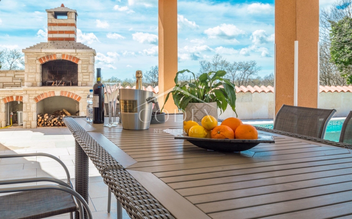 Marčana - vila z bazenom in uveljavljenim turističnim najemom