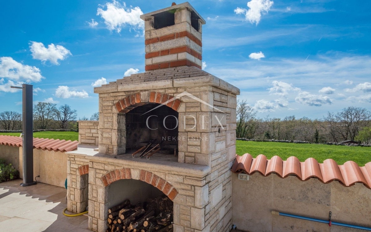 Marčana - vila z bazenom in uveljavljenim turističnim najemom