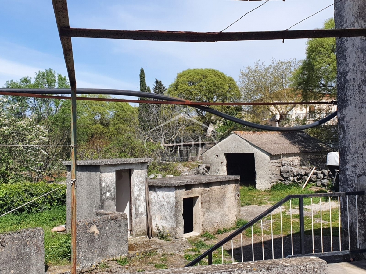 Krk - prodaja dvojčka za adaptacijo