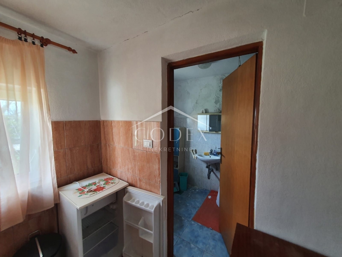 Krk - prodaja dvojčka za adaptacijo