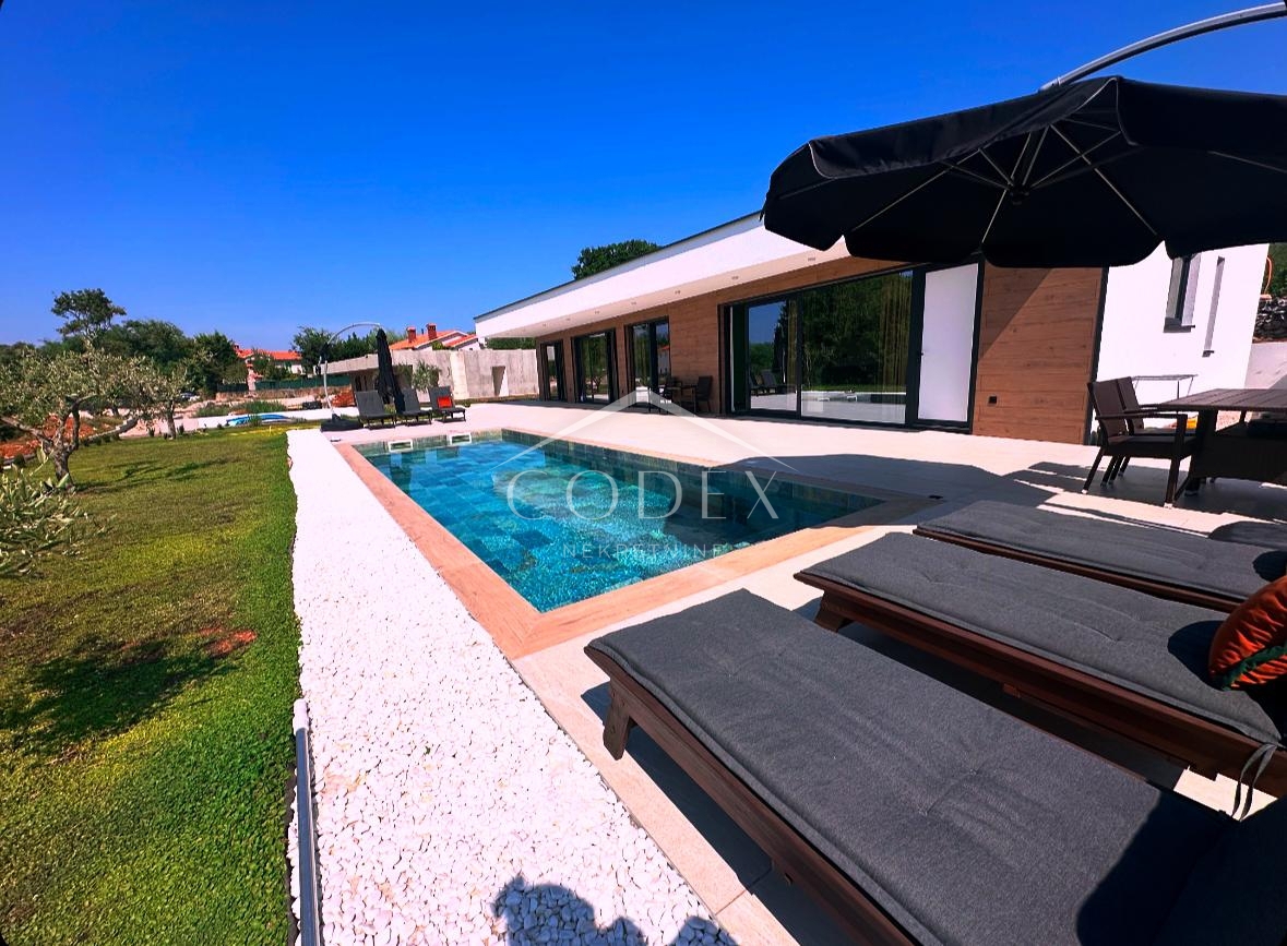 Labin - vila z 2 stanovanjskima enotama in bazenom za sprostitev