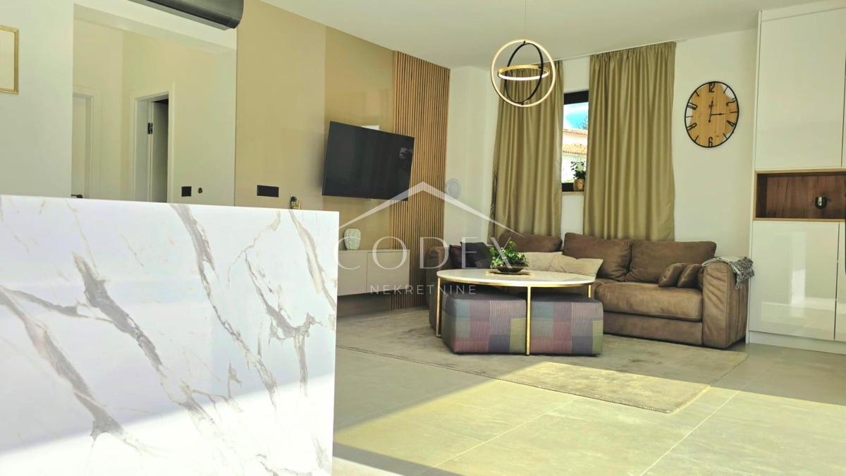 Labin - vila z 2 stanovanjskima enotama in bazenom za sprostitev